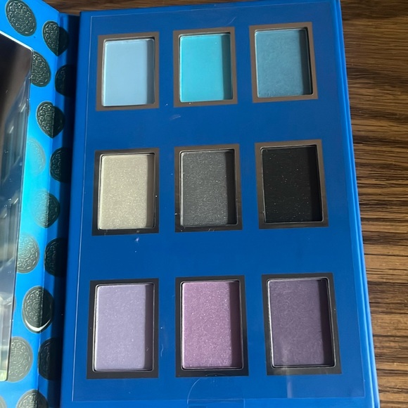 Oreo eye shadow pallet and bag - Picture 6 of 7